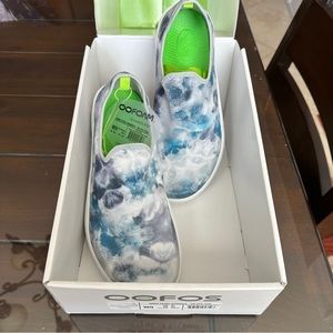 NWT Oofos Oomg Eezee Low Shoe Size 9